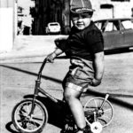 Bimbo con triciclo anni 80